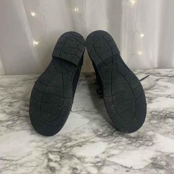 Boots - Picture 5 of 6